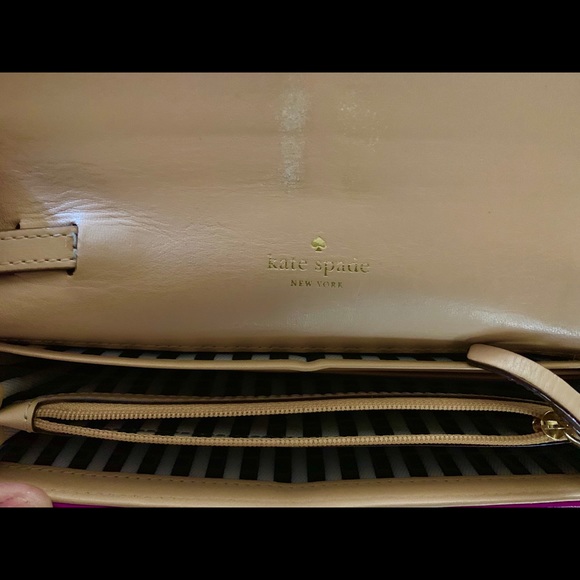 Kate Spade wristlet. - Picture 7 of 7